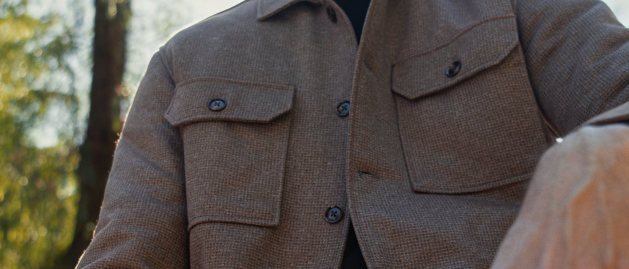 Chest pockets on the overshirt: flap stitching and the button run
